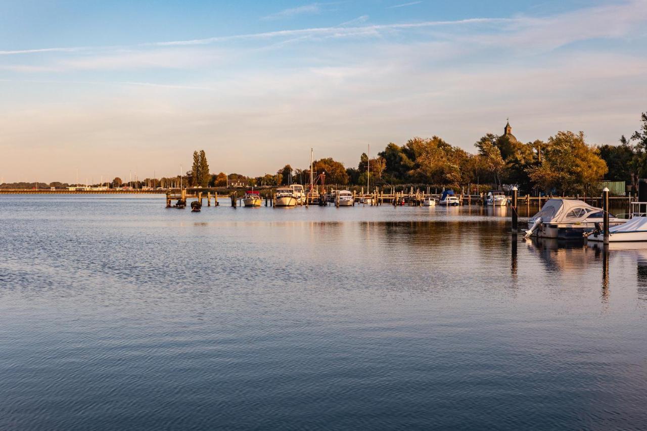 Hausboot Kuestennebel Ribnitz-Damgarten Exterior foto